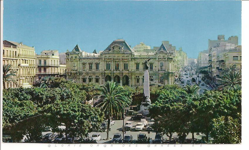 ORAN 1964 LA MAIRIE ET PLACE D ARMES.jpg